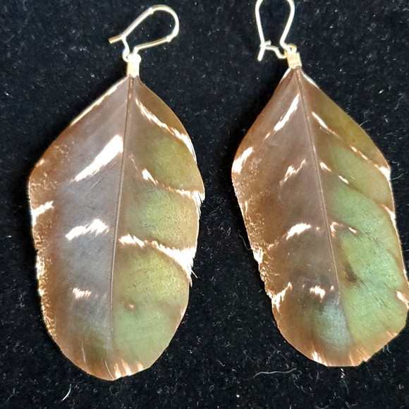Feather 🪶 Earrings. - Picture 3 of 7